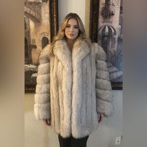 Stunning Brightener/Blue Saga Fox Fur Coat. S/M, 30” Length. Beige/Black Shadow